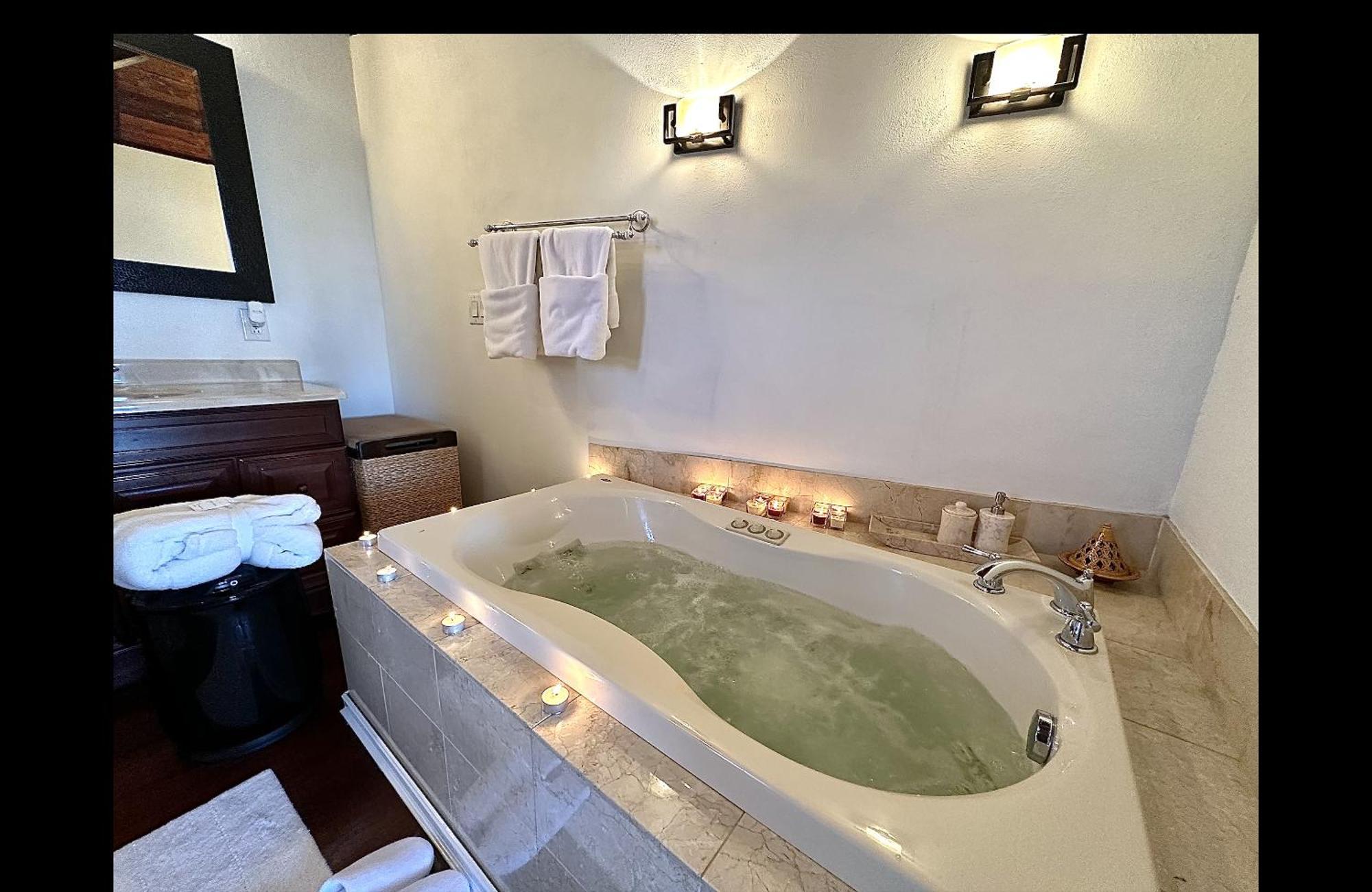 Hot Tub, Electric Bikes, Solo Stove, Projector, Smores Marblehead Exterior photo
